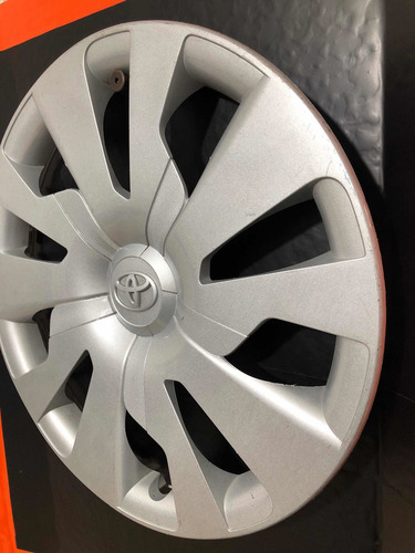 Tapón Polvera Toyota Yaris Rin 15 Núm De Parte 42602-0d300 (Usado)