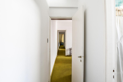 Departamento De Escalera En Venta De 4 Dormitorios En Barrio Martin - Centro