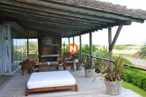 House Forsale In José Ignacio, Mansion Frente Al Mar En Venta , 6 Dormitorios.- Ref: 207141