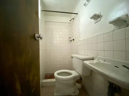 Casa-local En Arriendo En Medellín - Los Colores Cod 64109