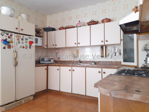 Casa En Venta En Las Mayas El Limón Excelente Estado De Conservación Amplia Cómoda Económica Lista Para Firmar Nela 25-4637