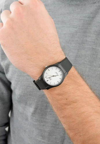 Reloj Q&q Unisex Vq02j-003y