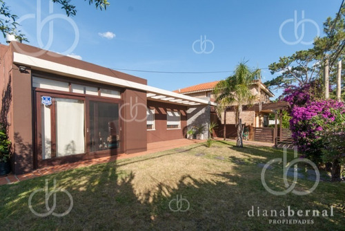 Casa De 3 Dormitorios En Mansa, Punta Del Este. - Ref: 41178