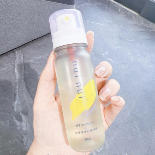 Crema De Protección Solar En Aerosol Y Spray Refrescante A P
