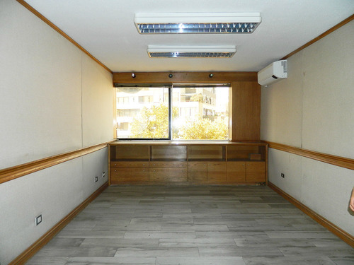 Gran Oficina En Arriendo, 5 Privados, 2 Estacionamientos