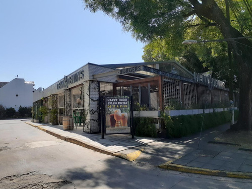 Importante Local Gastronómico. 20 Cocheras.
