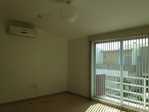 Imagen 4 de 17 de Lomas Del Sol, Casa En Renta De 3 Recámaras, Estancia De Tv Y Jardín