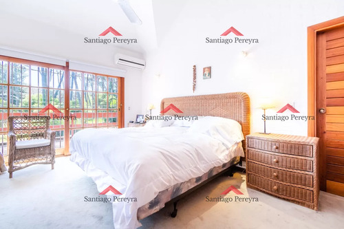 Espectacular Casa De Seis Dormitorios Y Servicio En Venta En Luganoespectacular Casa De Seis Dormitorios Y Servicio En Venta En Lugano