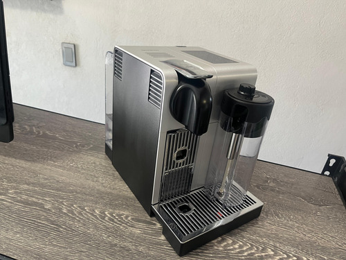 Cafetera Nespresso Lattissima Pro F456 Automática (Reacondicionado)