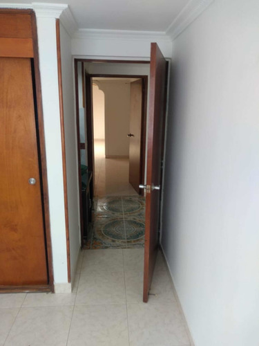 Imagen 6 de 14 de Oferta. Apartamento Recién Remodelado 4 Habitaciones!!!