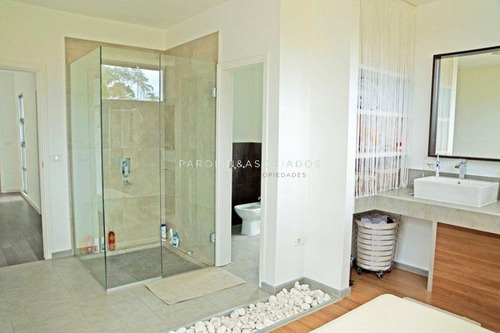 Moderna Casa En San Rafael - Ref: 2869