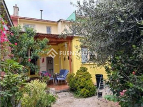 Casa En Venta De 3 Dorm. 2 Baños En La Serena