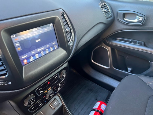 Imagen 15 de 25 de Jeep Compass Sport 2018 / 41000km Unico Dueño