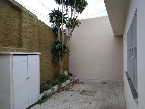 Imagen 10 de 14 de Casa Interna Unica Pasillo - Amplia Con Patio Y Terraza - Retasada!