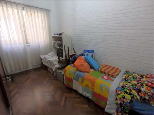 Imagen 10 de 12 de Oportunidad! Impecable Apartamento De 2 Dormitorios Al Frente, Con Ambientes Amplios Y Súper Luminosos. Excelente Ubicación Sobre Avenida Con Muy Buena Accesibilidad A Locomoción Y Servicios