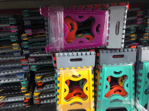 Imagen 2 de 8 de Banco Plegable Portátil 120kg Reforzado Color Al Azar