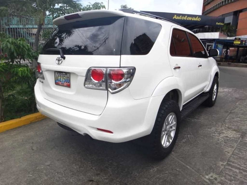 Imagen 4 de 10 de Toyota Fortuner Sr 7 Ptos Automatica 4x4