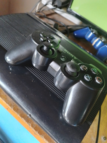 Playstation 3 Super Slim Sony 150gb Negra + Joystick Negro (Usado)