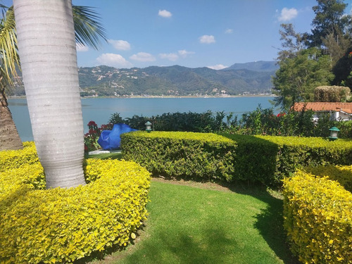 Casa En Venta En Valle De Bravo En Fracc. La Peña