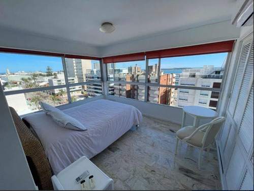 Imagen 2 de 16 de Apartamento - Punta Del Este - 4 Dormitorios - 3 Baños - Frente Al Puerto