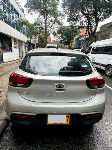 Kia Rio 1.4 Vibrant Hb At