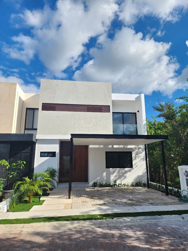 Hermosa Casa En Rio, Zona De Mayor Plusvalia