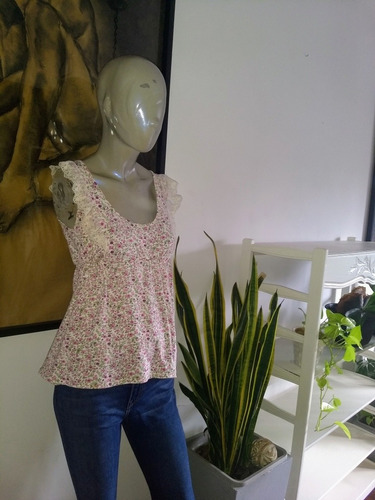 Blusa  Floreada Con Puntillas