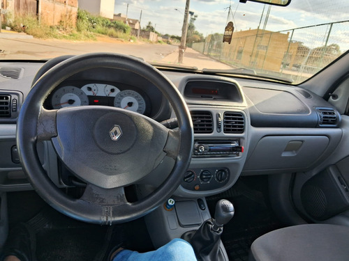 Renault Clio Sedan 1.0 16v Expression Hi-flex 4p