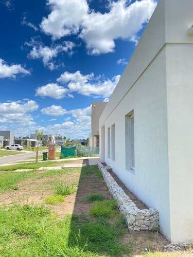 Casa Con Pileta En Barrio Cerrado Club Manuel Belgrano, La Pista, Maschwitz, Escobar, G.b.a. Zona Norte