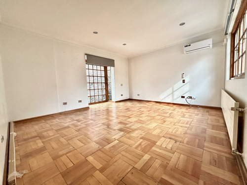 Amplia Casa Con Parquet, Luz Natural En El Corazón De Vitacu