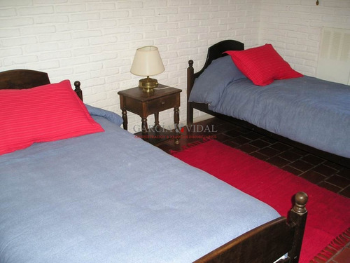 Venta De Casa 3 Dormitorios En Golf, Punta Del Este- Ref: 2357