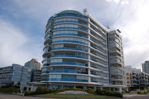 Venta Apartamento 3 Dormitorios Y Dependencia De Servicio Piscina Torre Nueva York Playa Brava Punta Del Este Maldonado