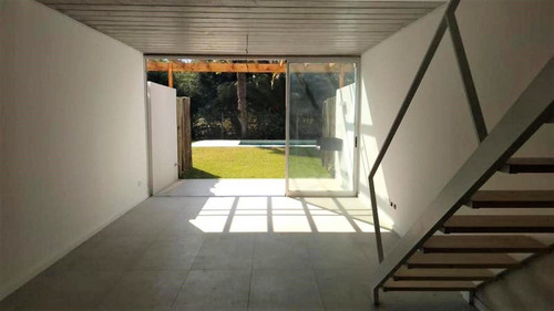 Imagen 2 de 14 de Casa Triplex 4 Ambientes Con Pileta Y Cochera