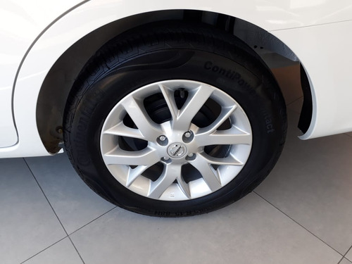 Nissan Versa V - Drive Mt