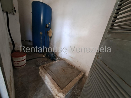 Bella Oficina En Venta Amoblada Zona Centro Calle Rivas Maracay 25-17456 Hc