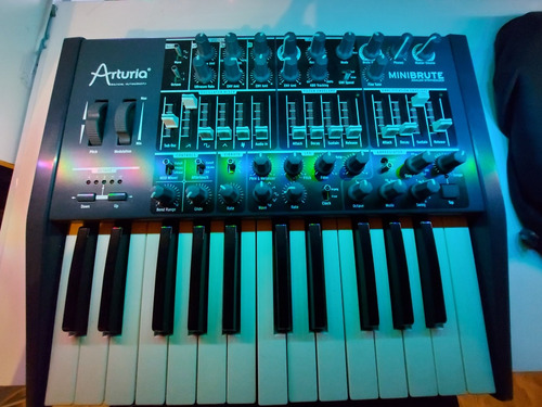 Arturia Minibrute Sintetizador Analogico