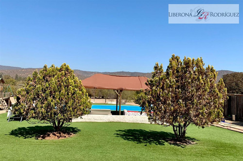 Casa En Venta De 8 Dorm. En Quilpué