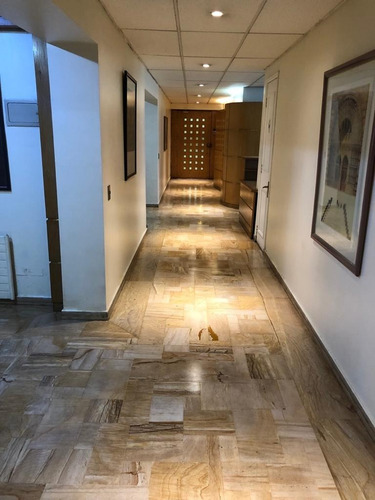 Imagen 2 de 12 de Oficina En Prestigiosa Ubicación De Santiago Centro