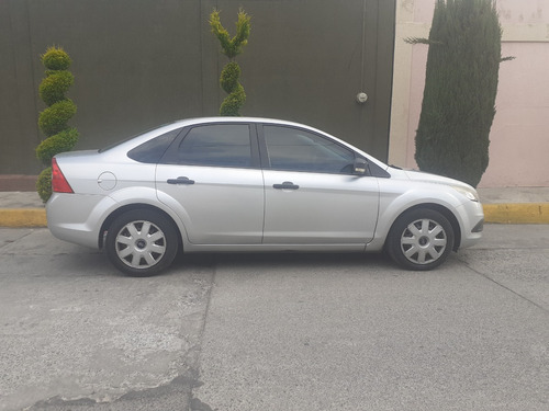 Ford Focus Sedan Sport 5vel Mt