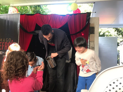 Imagen 3 de 10 de Mago Efraín Show De Magia A Medida: Niños, Familias, Adultos