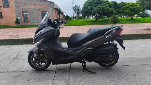 Kymco Xtown 300 - Maxiscooter