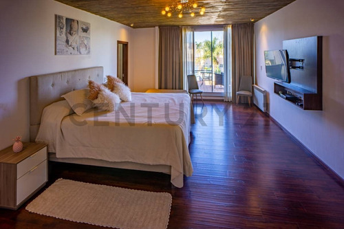 Imagen 16 de 30 de Alquiler Temporario Casa Cuatro Dormitorios Funes Hills Cadaqués Con Piscina