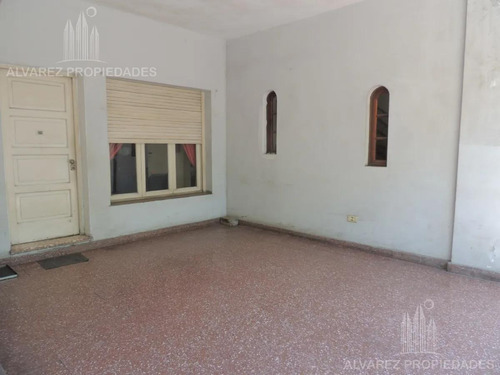 Imagen 3 de 12 de Casa 3 Ambientes Venta Ituzaingo Centro