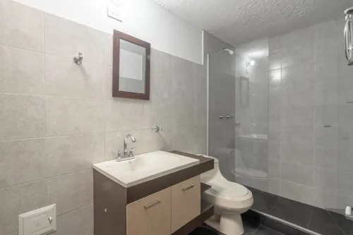 Casa En Venta En La Esmeralda. Cod V15539