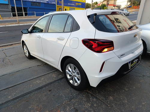 Chevrolet Onix plus 1.0 Lt 2 4P