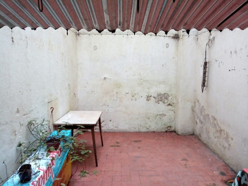 Venta Local Con Renta. Sarmiento Y Colon. Con Zotano-patio-persiana.