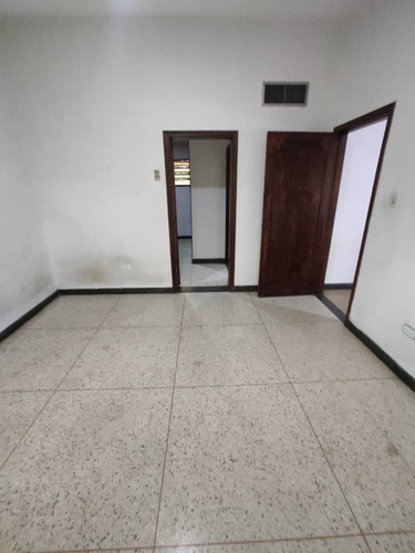 Imagen 13 de 14 de Casa De Esquina En Venta Trigal Sur Penélope Yañez