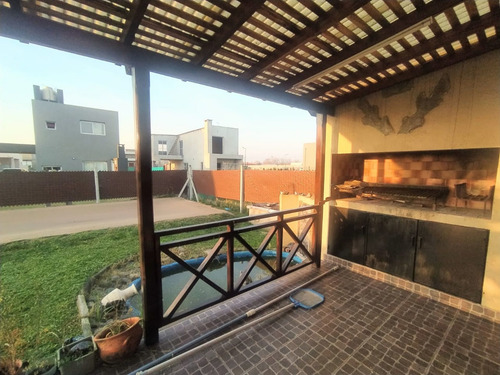 Imagen 30 de 30 de Venta Casa Moderna, Barrio Laguna Azul