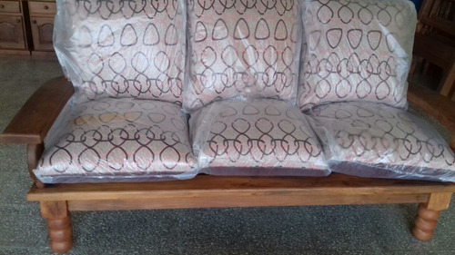 Imagen 3 de 3 de Juego De Living + Mesita + Almohadones.