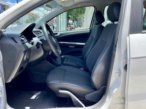 Imagem 10 de 15 de Volkswagen Gol Trendline 1.0 Total Flex 4p 2017